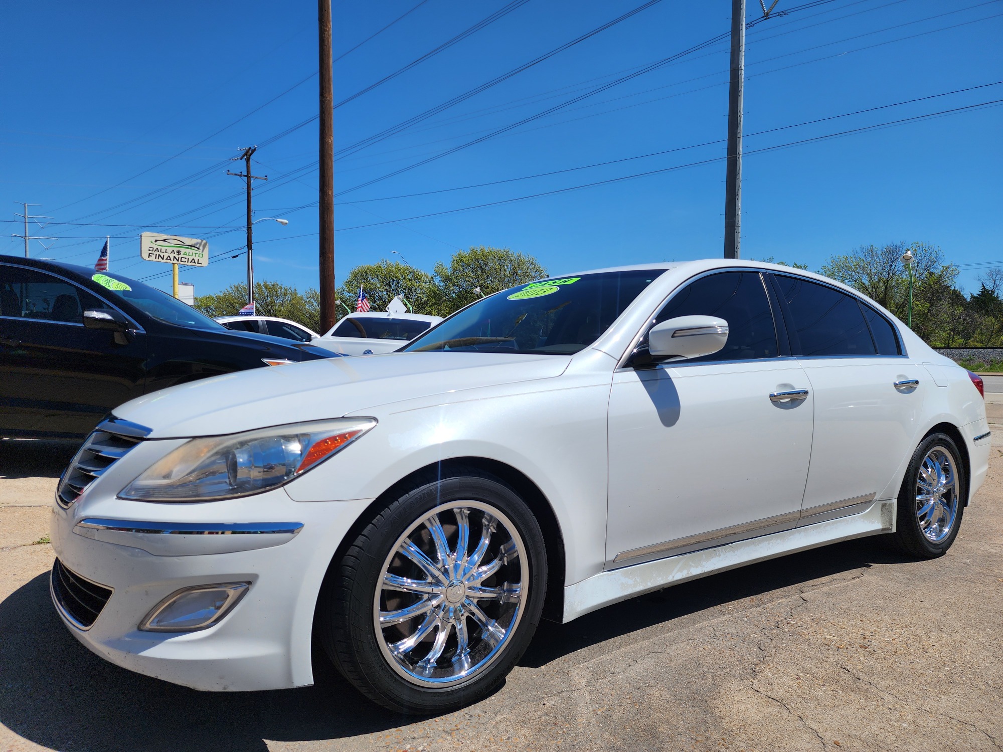 2013 WHITE Hyundai Genesis 3.8L (KMHGC4DD1DU) with an 3.8L V6 DOHC 24V engine, 6-Speed Automatic transmission, located at 2660 S.Garland Avenue, Garland, TX, 75041, (469) 298-3118, 32.885551, -96.655602 - CASH$$$$$$ CAR!!!! This is a SUPER CLEAN 2013 HYUNDAI GENESIS 3.8L SEDAN! SUPER CLEAN! PUSH START! HEATED/LEATHER SEATS! BLUETOOTH Great Gas Mileage! Come in for a test drive today. We are open from 10am-7pm Monday-Saturday. Call us with any questions at 469.202.7468, or email us at DallasAuto - Photo #7